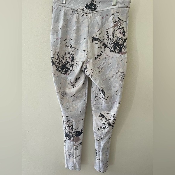 Gymshark Women’s White Camo Splash Activewear Workout Gym Leggings Size Medium - Picture 3 of 5